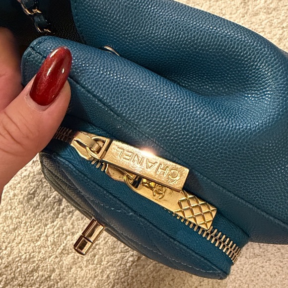 CHANEL Teal Caviar Quilted Small Business Affinity Flap Bag - Picture 15 of 16